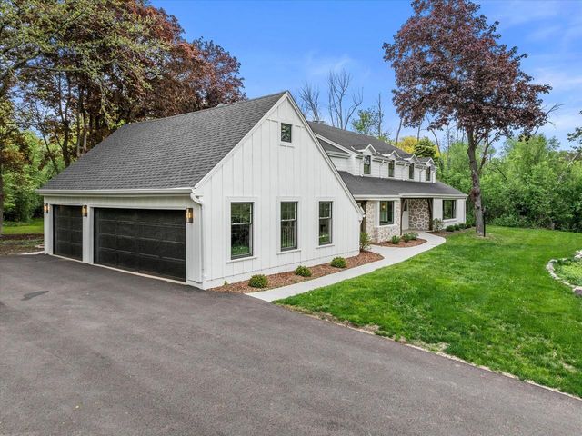 10525 N Fairway LANE, Mequon, WI 53092