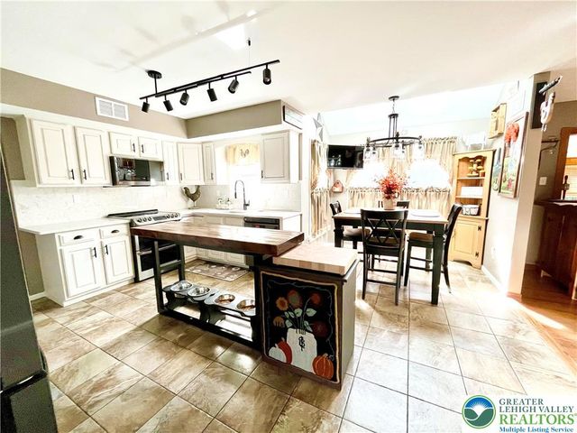 6424 Larch Lane, Macungie Boro, PA 18062