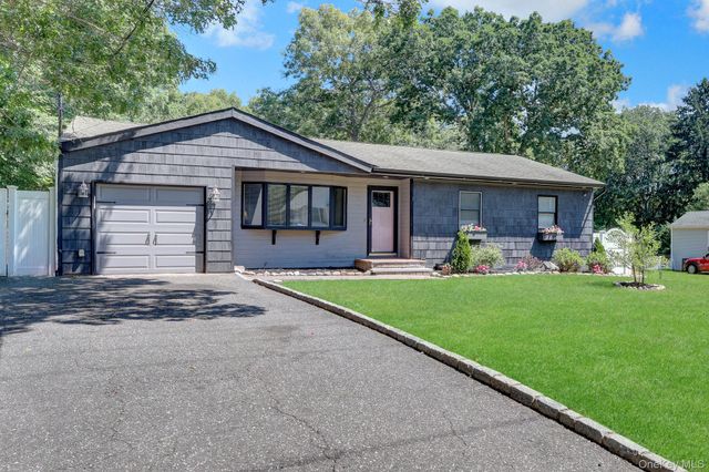 473 Long Island Avenue, Medford, NY 11763