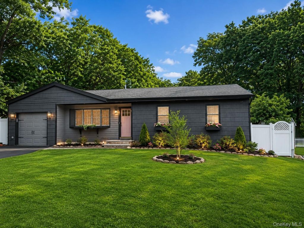 473 Long Island Avenue, Medford, NY 11763