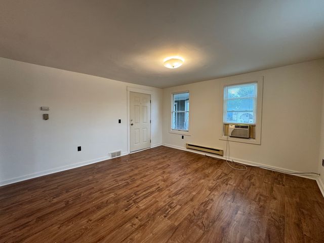 39 E Church Street 1W, Sandwich, IL 60548