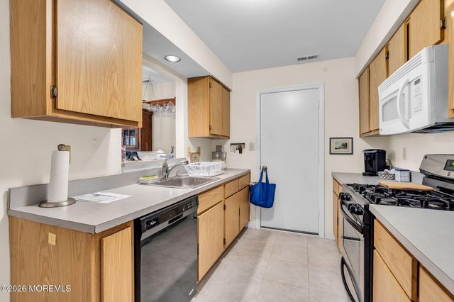 27 Racquet Road, Wall, NJ 07719