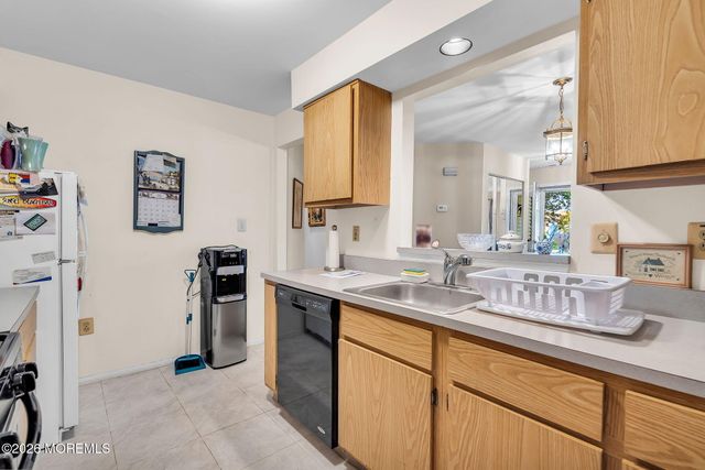 27 Racquet Road, Wall, NJ 07719