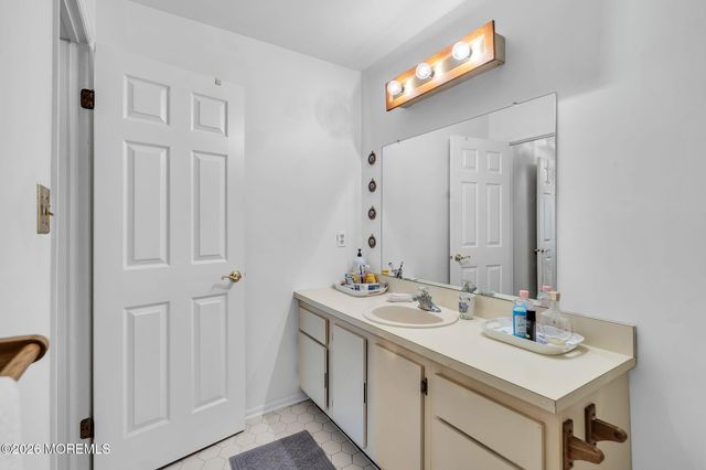27 Racquet Road, Wall, NJ 07719