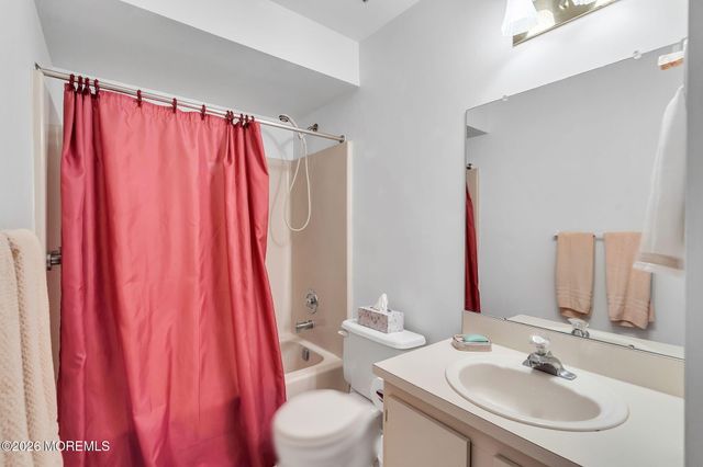 27 Racquet Road, Wall, NJ 07719