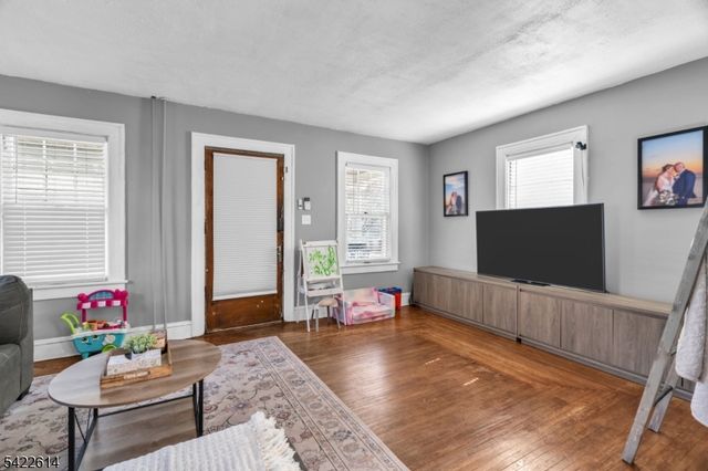 80 Henderson St, Phillipsburg Town, NJ 08865