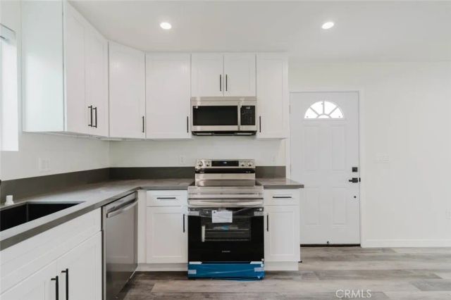 7732 Etiwanda, Reseda, CA 91335