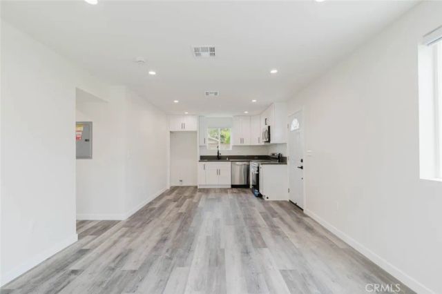 7732 Etiwanda, Reseda, CA 91335