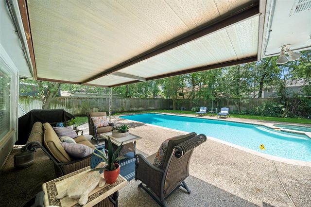 27242 Paula Lane, Conroe, TX 77385
