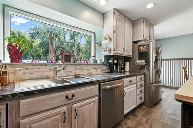 5750 J Street SW, Cedar Rapids, IA 52404