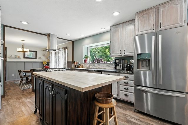 5750 J Street SW, Cedar Rapids, IA 52404