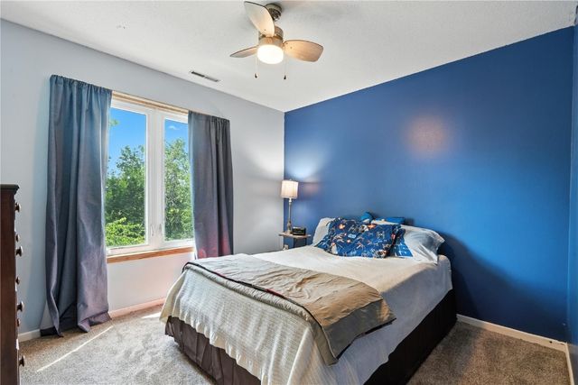 5750 J Street SW, Cedar Rapids, IA 52404