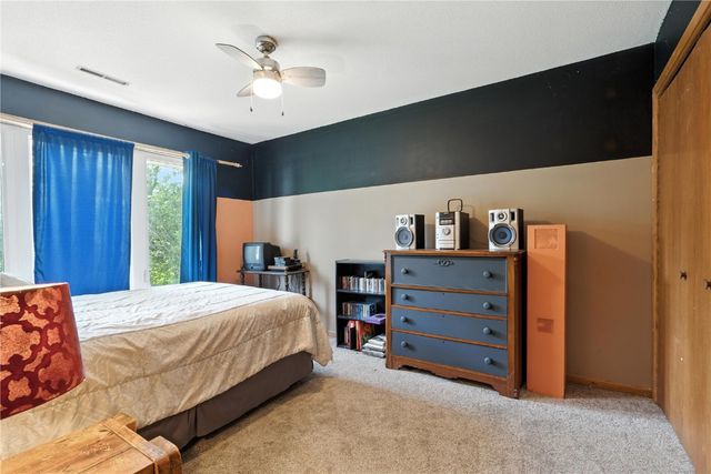 5750 J Street SW, Cedar Rapids, IA 52404