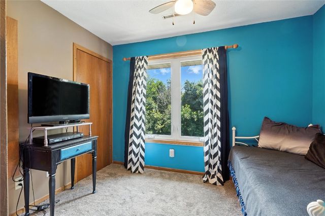 5750 J Street SW, Cedar Rapids, IA 52404