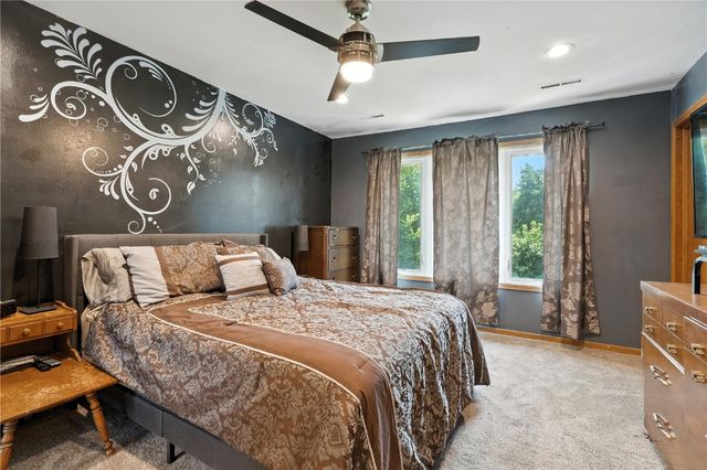 5750 J Street SW, Cedar Rapids, IA 52404