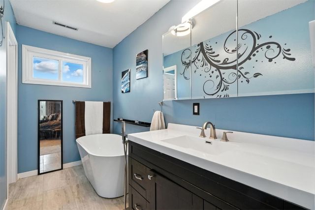 5750 J Street SW, Cedar Rapids, IA 52404