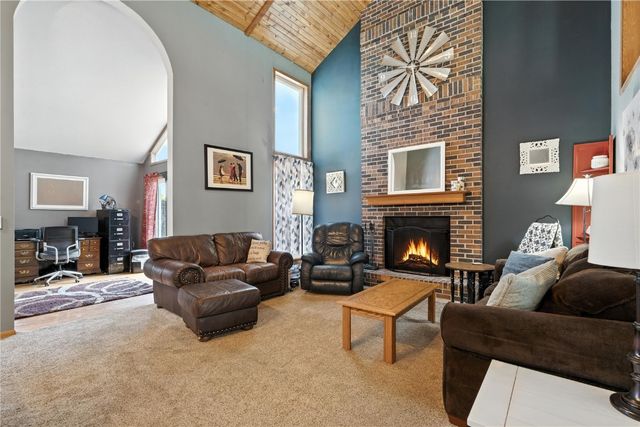 5750 J Street SW, Cedar Rapids, IA 52404