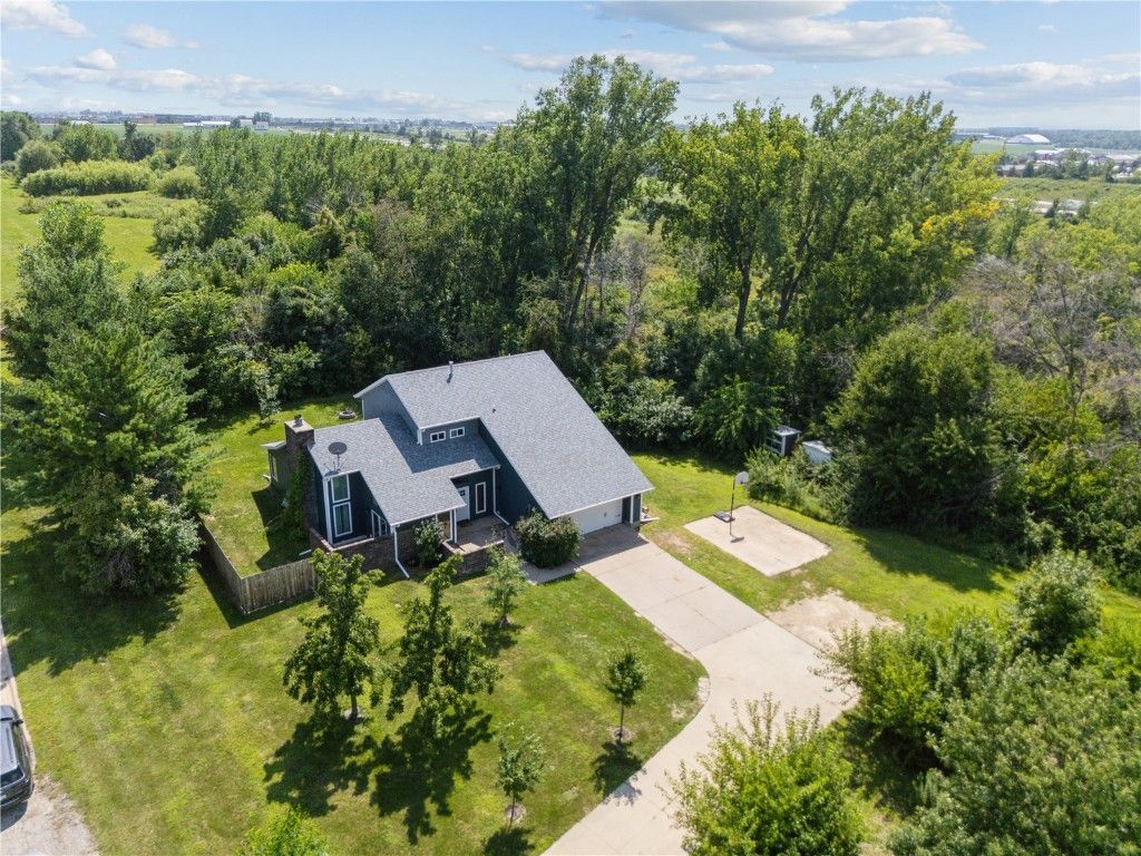 5750 J Street SW, Cedar Rapids, IA 52404