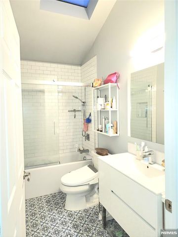 2425 1st Street, Fort Lee, NJ 07024