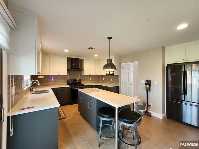 2425 1st Street, Fort Lee, NJ 07024