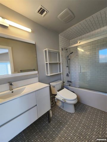 2425 1st Street, Fort Lee, NJ 07024