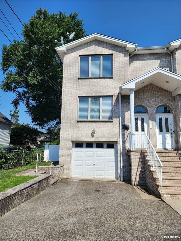 2425 1st Street, Fort Lee, NJ 07024