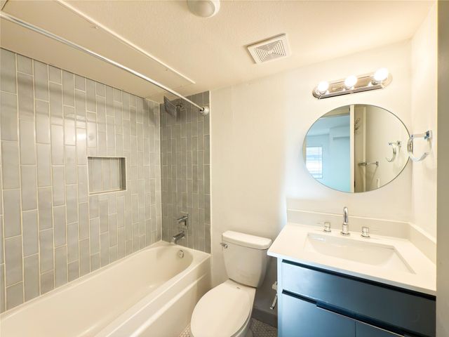 4526 Munger Avenue 204, Dallas, TX 75204