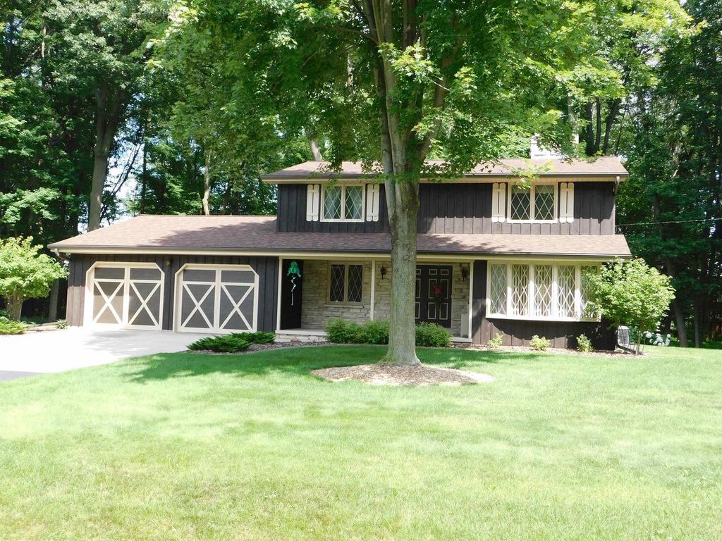 2410 WOODINGTON WAY, Suamico, WI 54173