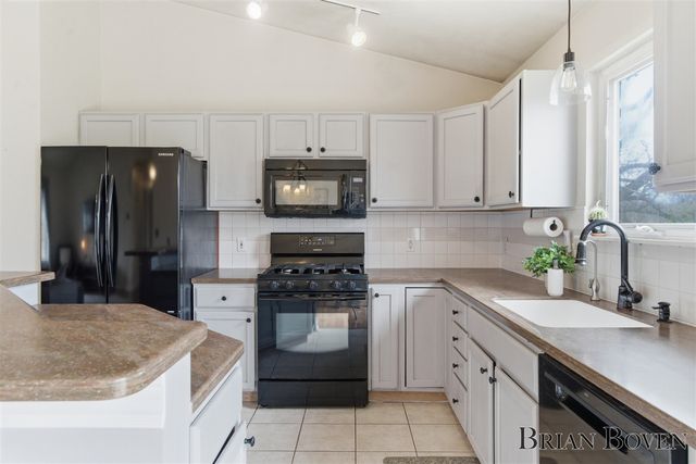 7631 Hessler Drive, Rockford, MI 49341