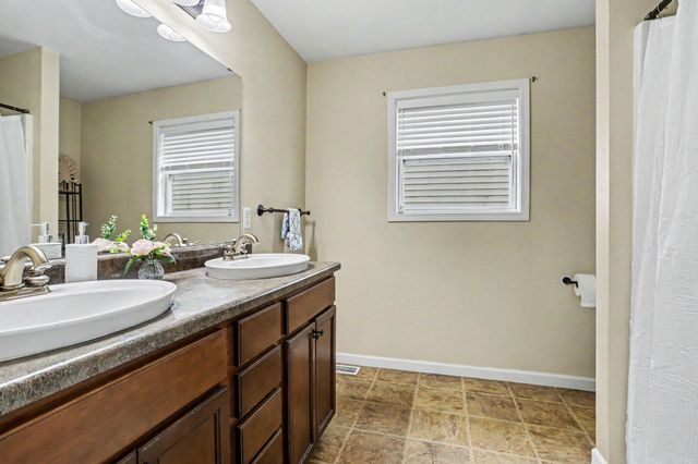 8837 Geiser Grove, Richland, MI 49083