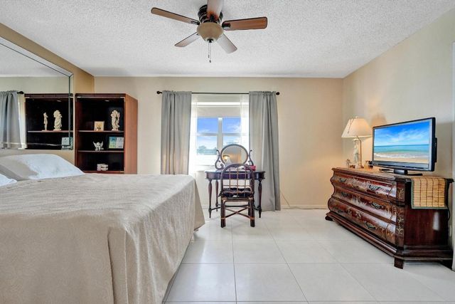 231 E Lantana Road 204, Lantana, FL 33462