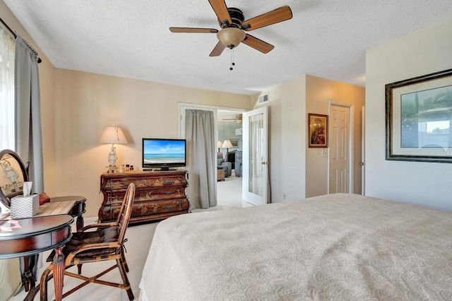 231 E Lantana Road 204, Lantana, FL 33462