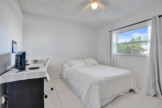 231 E Lantana Road 204, Lantana, FL 33462