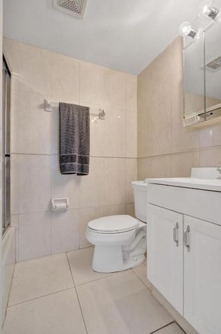 231 E Lantana Road 204, Lantana, FL 33462