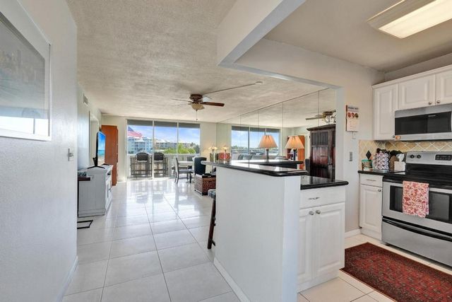 231 E Lantana Road 204, Lantana, FL 33462