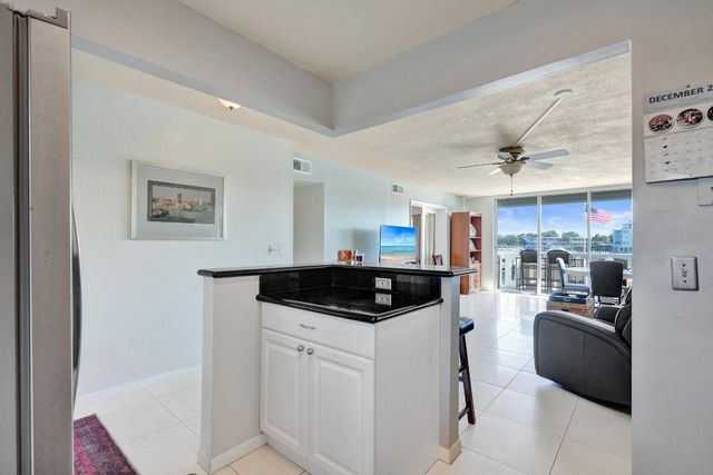 231 E Lantana Road 204, Lantana, FL 33462