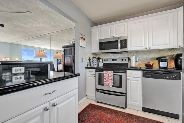 231 E Lantana Road 204, Lantana, FL 33462