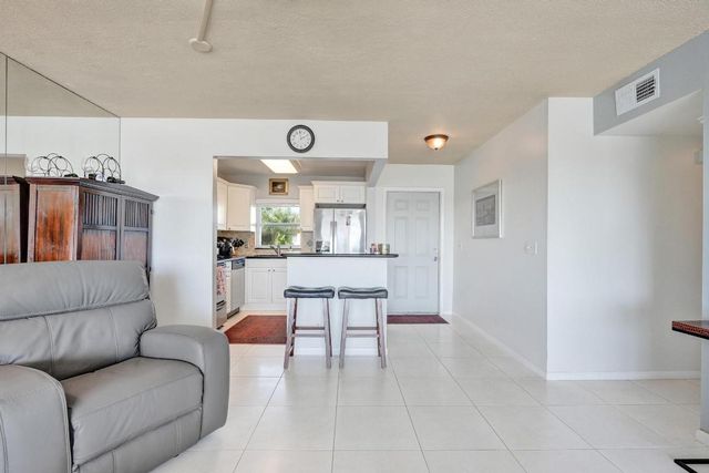 231 E Lantana Road 204, Lantana, FL 33462