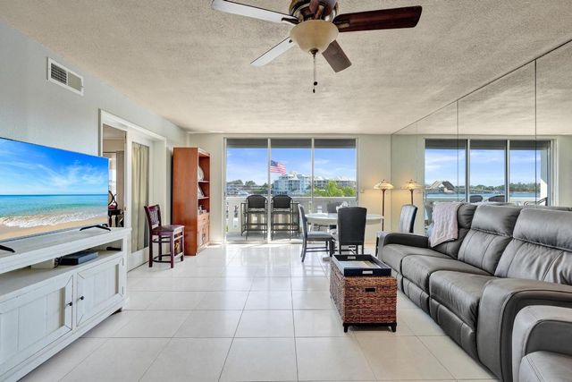 231 E Lantana Road 204, Lantana, FL 33462