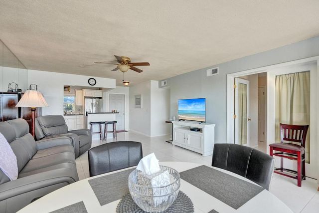 231 E Lantana Road 204, Lantana, FL 33462