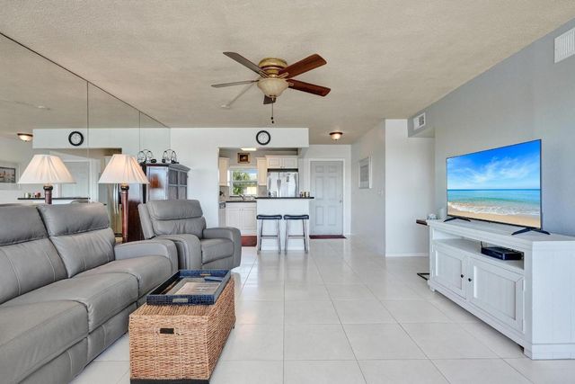 231 E Lantana Road 204, Lantana, FL 33462