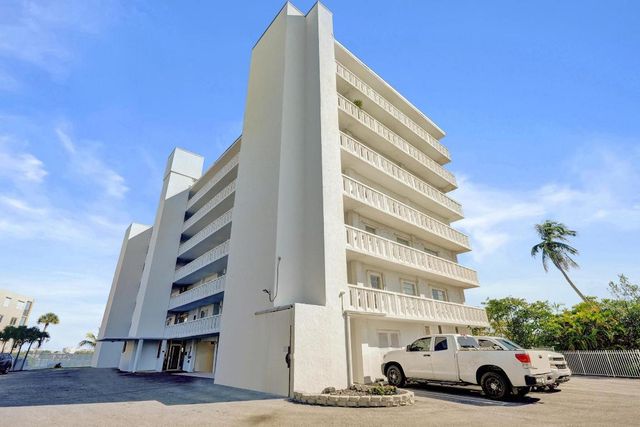 231 E Lantana Road 204, Lantana, FL 33462