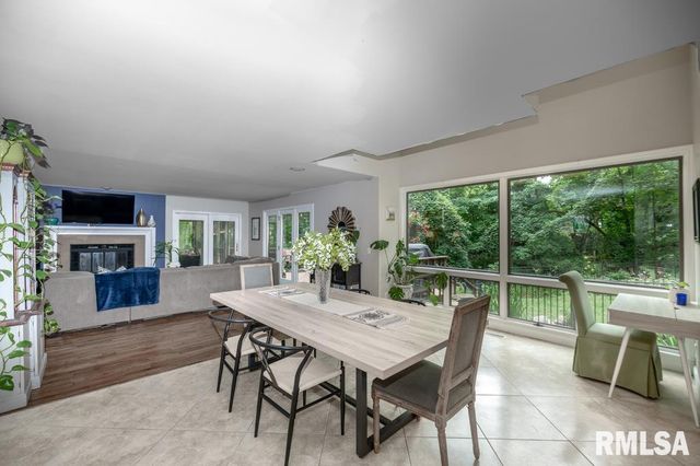 408 W RAVINWOODS Road, Peoria, IL 61615