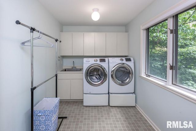 408 W RAVINWOODS Road, Peoria, IL 61615