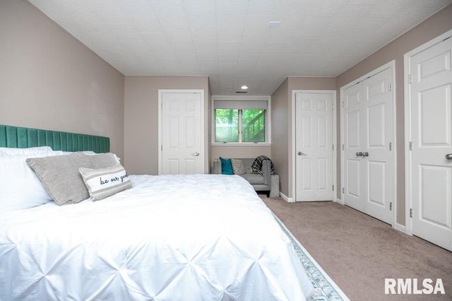 408 W RAVINWOODS Road, Peoria, IL 61615