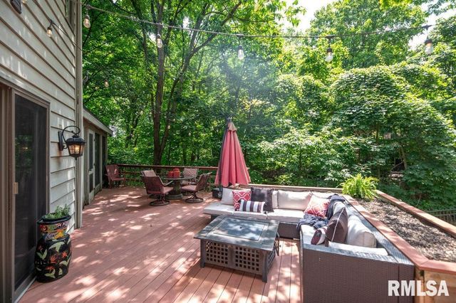 408 W RAVINWOODS Road, Peoria, IL 61615