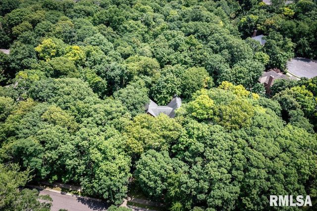 408 W RAVINWOODS Road, Peoria, IL 61615