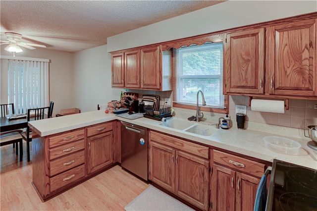 816 NE Bristol Drive, Lee's Summit, MO 64086