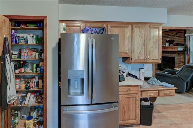 816 NE Bristol Drive, Lee's Summit, MO 64086