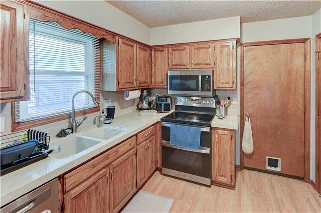 816 NE Bristol Drive, Lee's Summit, MO 64086